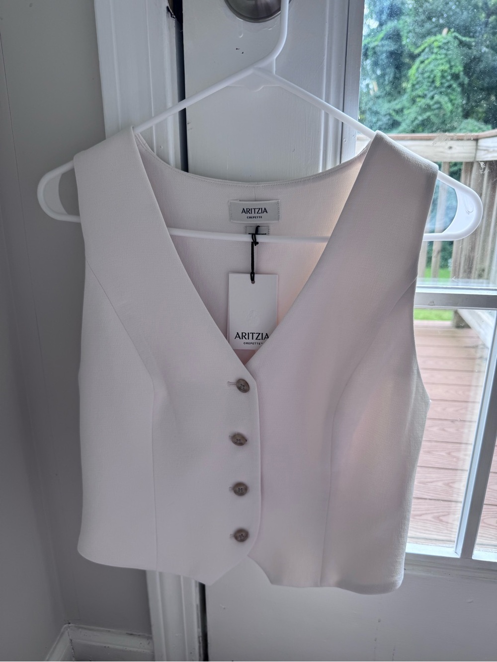 Aritzia White V-Neck Button Front Vest Crepette